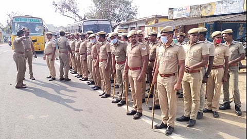 புதுக்கோட்டை அன்னவாசல் பேரூராட்சியில் திமுக, அதிமுக போராட்டம்: போலீஸ் தடியடியால் பதற்றம்