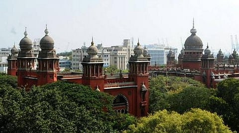 தற்காலிக பணியாளர்களாக உள்ள 45 கணினி ஆப்பரேட்டர்களின் பணியை வரன்முறைப்படுத்த உயர் நீதிமன்றம் உத்தரவு