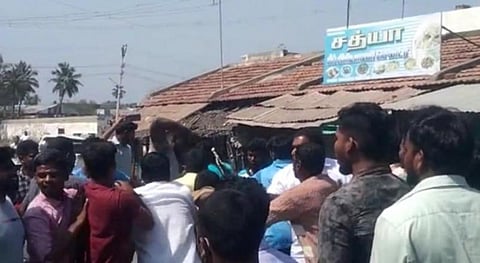 அதிமுக ஆதரவுடன் பேரூராட்சி தலைவர் பதவியை கைப்பற்ற முயன்ற திமுக கவுன்சிலரால் உதயேந்திரம் பேரூராட்சியில் பரபரப்பு