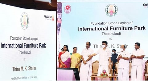 தமிழக முதல்வர் மு.க.ஸ்டாலின் இன்று (7,3,2022)  தூத்துக்குடியில் 1156 ஏக்கர் நிலப்பரப்பில் அமைக்கப்படவுள்ள சர்வதேச அறைகலன் பூங்காவிற்கு அடிக்கல் நாட்டினார். உடன் அமைச்சர்கள், நாடாளுமன்ற, சட்டப்பேரவை உறுப்பினர்கள் மற்றும் உயரதிகாரிகள்.