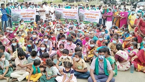 தத்தனூரில் தொழில் பூங்கா அமைக்க எதிர்ப்பு: திருப்பூர் ஆட்சியர் அலுவலகத்தில் தர்ணா