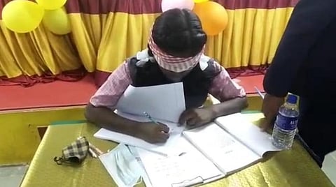 சர்வதேச மகளிர் தினம்: கண்களைக் கட்டிக் கொண்டு தொடர்ந்து 3மணி நேரம் எழுதி 9 வகுப்பு மாணவி சாதனை