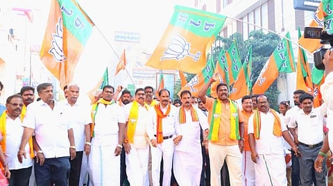4 மாநில சட்டப்பேரவைத் தேர்தல்களில் பாஜக வெற்றி பெற்றதைக் கொண்டாடும் வகையில் புதுச்சேரியில் நடந்த வெற்றி கொண்டாட்ட ஊர்வலம்