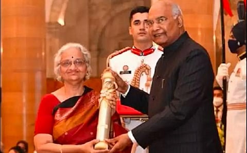 2020 மற்றும் 2021-ம் ஆண்டுக்கான நாரி சக்தி விருதைப் பெற்றுக்கொண்ட மனநல மருத்துவரும், ஆராய்ச்சியாளருமான தாரா ரங்கசாமி.