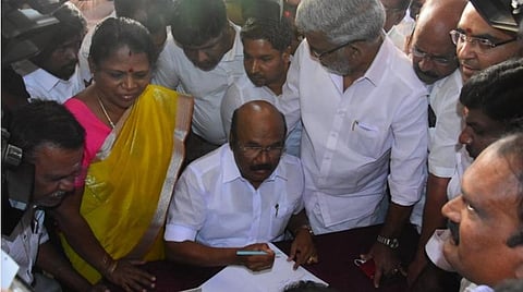 முன்னாள் அமைச்சர் ஜெயக்குமார் இன்று காலை திருச்சி கண்டோன்மென்ட் காவல் நிலையத்தில் கையெழுத்திட்டார்.