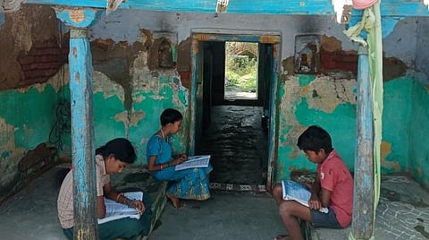 திருவண்ணாமலை ஆவணியாபுரத்தில் பெற்றோரை இழந்து தவிக்கும் 3 பிள்ளைகள்.