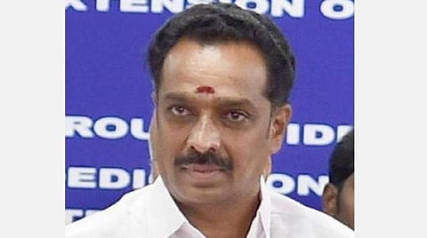 அதிமுகவினர் கவுன்சிலர்களாக உள்ள பகுதிகளில் அத்தியாவசிய பணிகளுக்கு அனுமதி வழங்குவதில்லை: அதிகாரிகள் மீது முன்னாள் அமைச்சர் புகார்