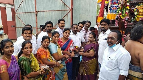 கரூர் பசுபதீஸ்வரர் கோயில் பங்குனி மாத தேரோட்டம்: வடம் பிடித்து இழுத்து தொடங்கி வைத்த மேயர்