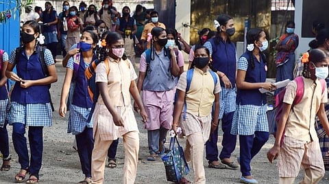 அரசுப் பள்ளிகளில் +2 முடித்த மாணவிகளுக்கு மேற்படிப்பு முடிக்கும் வரை மாதம் ரூ.1,000 - தமிழக பட்ஜெட்டில் அறிவிப்பு