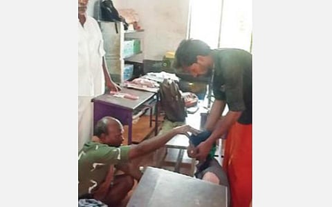 கல்வராயன்மலை உண்டு உறை விடப் பள்ளியில்  மாணவி ஒருவருக்கு பேய் ஓட்டுவதாக கூறி, சாமியார் ஒருவர்  பூஜையில் ஈடுபடுகிறார்.