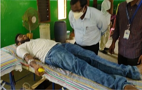 ரத்ததானம் குறித்து விழிப்புணர்வு ஏற்படுத்தும் வகையில்  ஆவடி அருகே கிராமப்புற ரத்ததான முகாம் நடைபெற்றது.