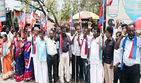 விருதுநகரில் நேற்று ஆர்ப்பாட்டம் நடத்திய விடுதலை சிறுத்தைகள் கட்சியினர்.