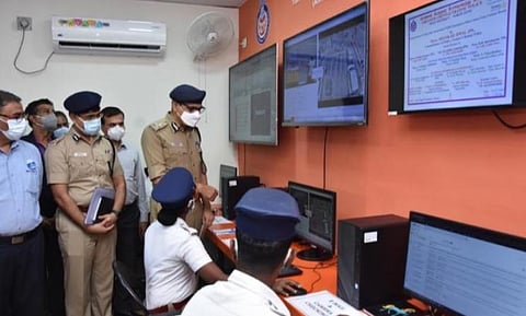 சென்னையில் சாலை விதிகளை மீறும் வாகனங்களை கண்காணிக்க மேலும் 11 இடங்களில் நவீன தானியங்கி கேமராக்கள்; நேரடி அபராத முறையை குறைக்கவும் முடிவு