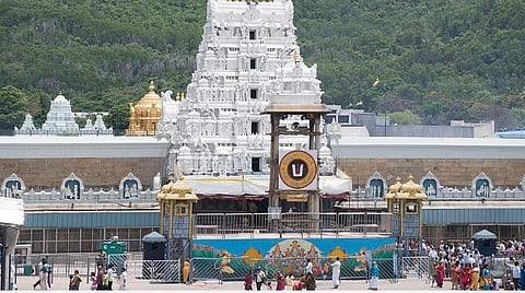 திருமலையில் அலைமோதும் பக்தர் கூட்டம்: அறங்காவலர் குழு தலைவர் ஒய்.வி. சுப்பாரெட்டி ஆய்வு