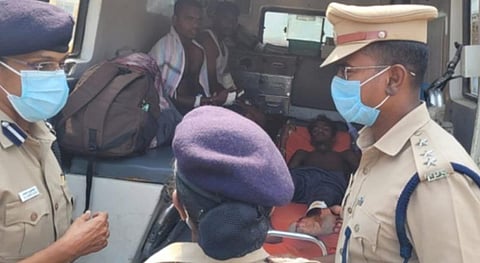 நாட்டு வெடி குண்டு வெடித்தது குறித்து வேலூர் சரக டிஐஜி ஆனிவிஜியா நேரில் விசாரணை நடத்தினார்.