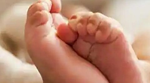 3 மாத பெண் சிசு 7 முறை விற்பனை: ஆந்திராவில் தந்தை உட்பட 11 பேர் கைது