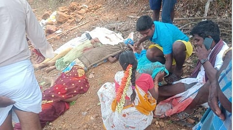 விபத்தில் உயிரிழந்தவர்கள் மீட்புப் பணி