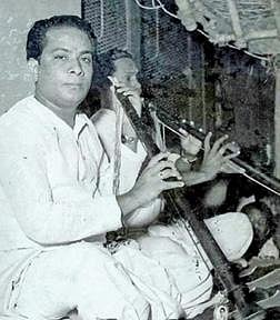 நாகஸ்வர கலைஞர் காருக்குறிச்சி அருணாச்சலம்.