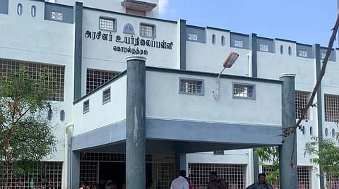 கிருஷ்ணகிரி | அரசுப் பள்ளியில் பெற்றோர் முற்றுகை - மதம் குறித்து தவறாக பேசிய புகாரில் இரு ஆசிரியர்கள் பணியிட மாற்றம்