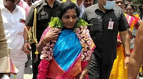 கரோனா தொற்று குறைந்திருந்தாலும் அனைவரும் கட்டாயம் தடுப்பூசி போட்டுக் கொள்ள வேண்டும்: தமிழிசை சவுந்தரராஜன்
