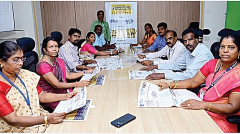 கோவை ‘இந்து தமிழ் திசை’ நாளிதழ் அலுவலகத்தில் நடைபெற்ற அன்பாசிரியர் நேர்முகத்தேர்வில் நடுவரின் கேள்விகளுக்கு பதில் அளித்த ஆசிரியர்.படம்:ஜெ.மனோகரன்
