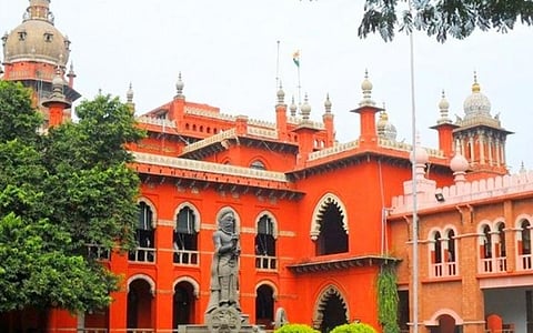 8 பேர் கொண்ட அறங்காவலர் குழுவிடம் நாகூர் தர்கா நிர்வாகத்தை ஒப்படைக்க வேண்டும்: வக்பு வாரியத்துக்கு சென்னை உயர் நீதிமன்றம் உத்தரவு