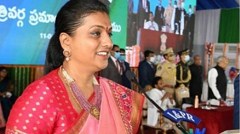 காஞ்சிபுரம் காமாட்சி அம்மன் கோயிலில் ஆந்திர அமைச்சர் ரோஜா வழிபாடு
