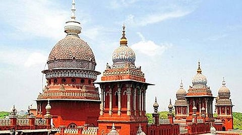 முதல்வர் ஸ்டாலின், மருமகன் சபரீசனுக்கு எதிரான மான நஷ்ட வழக்கு விசாரணை: உயர் நீதிமன்றம் இடைக்கால தடை