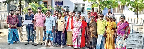 திருப்பத்தூர் மாவட்ட ஆட்சியர் அலுவலகத்தை நேற்று முற்றுகையிட்டு போராட்டத்தில் ஈடுபட்ட பொதுமக்கள்.
