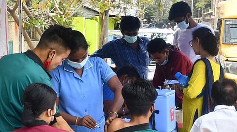 தமிழக நிலவரம் | மாநில சராசரியைவிட குறைவாக கரோனா தடுப்பூசி செலுத்தியுள்ள 25 மாவட்டங்கள் 