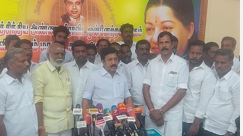 விழுப்புரத்தில் முன்னாள் அமைச்சர் சி.வி.சண்முகம்.