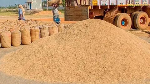 திருவள்ளூர் | வியாபாரிகளின் கட்டுப்பாட்டில் நேரடி நெல் கொள்முதல் நிலையங்கள்: விவசாயிகள் புகார்