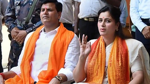 ஹனுமன் சாலிசா விவகாரம்: மகாராஷ்டிராவில் எம்பி, எம்எல்ஏ கைது