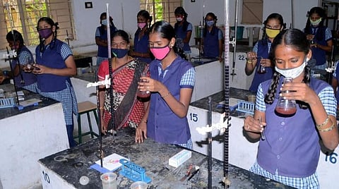 10, 11, 12-ம் வகுப்பு செய்முறைத் தேர்வு நாளை தொடக்கம்