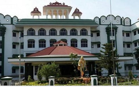 முன்னீர் பள்ளம் கிராமத்தை ஜாதி படுகொலை நடக்கும் பகுதியாக அறிவிக்க வழக்கு: நெல்லை ஆட்சியர் பதிலளிக்க உத்தரவு