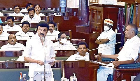 இலங்கை மக்களுக்கு உதவிடும் வகையில், தமிழக அரசின் சார்பில் அத்தியாவசியப் பொருட்களை அனுப்பி வைக்க மத்திய அரசு அனுமதி அளிக்கக் கோரி சட்டப்பேரவையில் அரசினர் தனித் தீர்மானத்தை முதல்வர் மு.க.ஸ்டாலின் நேற்று முன்மொழிந்து பேசினார்.