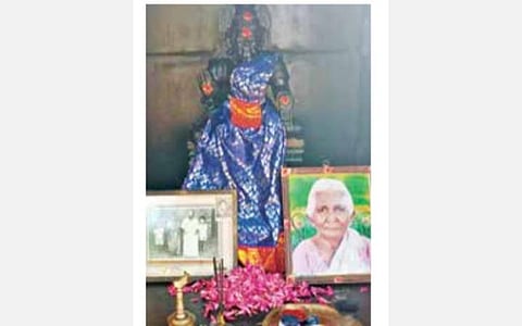 ராசிபுரம் அருகே கிராமத்தில் இறந்த தாய்க்கு கோயில் கட்டி வழிபடும் மகன்கள்