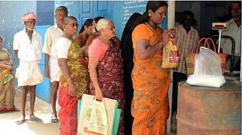 ரேஷன் பொருட்களை வெளியில் விற்றால் குடும்ப அட்டை ரத்து: கோவை ஆட்சியர் எச்சரிக்கை