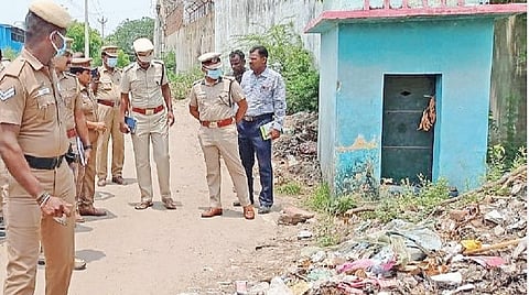 சிவகாசியில் பட்டாசு தொழிலாளி கொலை: திருநங்கைகள் இருவரிடம் விசாரணை