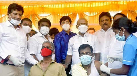 கரோனா; தமிழகத்தில் 8-ம் தேதி சூப்பர் மெகா தடுப்பூசி முகாம்: பொது சுகாதாரத்துறை இயக்குனர் தகவல்