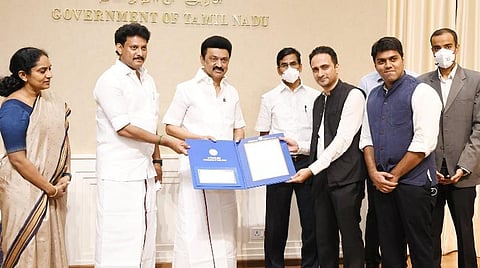 அரசுப் பள்ளி மாணவர்கள்  எளிதாக ஆங்கிலம் படிக்க கூகுள் நிறுவனத்துடன் தமிழக அரசு புரிந்துணர்வு ஒப்பந்தம் 