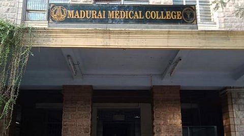 மதுரை மருத்துவக் கல்லூரி வளாகத்தில் 'ராக்கிங்' தடுப்பு நடவடிக்கை தீவிரம்: முதலாம் ஆண்டு மாணவர்களுக்கு தனி விடுதி