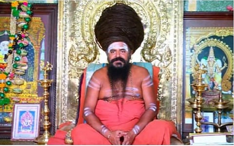 பல்லக்கு தூக்கும் நிகழ்வுக்கு தடை விதிக்கப்பட்டது தொடர்பாக தருமபுரம் ஆதீனத்துடன் உளவுத் துறை அதிகாரிகள் பேச்சுவார்த்தை