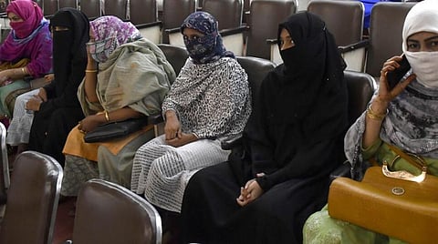 தலாக்-இ-ஹசன், தலாக்-இ-எசான் ஆகியவற்றுக்கும் தடை விதிக்க வேண்டும் - உச்ச நீதிமன்றத்தில் முஸ்லிம் பெண் மனு தாக்கல்