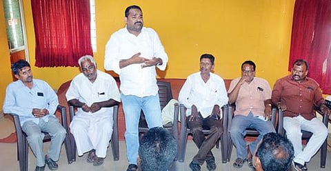 கிருஷ்ணகிரியில் நடந்த கிராம ஊராட்சி செயலாளர்களின் ஆலோசனைக் கூட்டத்தில் மாநில தலைவர் ஜான் போஸ்கோ பேசினார்.