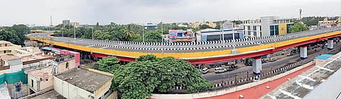 கோவை - திருச்சி சாலையில் பணிகள் நிறைவடைந்த மேம்பாலம்.    படம் : ஜெ.மனோகரன்