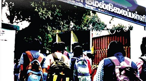 அரசுப் பள்ளிகளின் விசித்திர வழக்கு