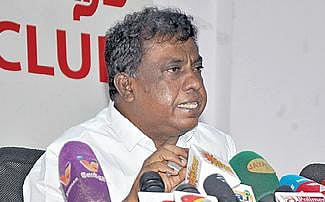 சென்னை பத்திரிகையாளர் மன்றத்தில் நேற்று செய்தியாளர்களைச் சந்தித்த இலங்கை முன்னாள் நாடாளுமன்ற உறுப்பினர்  எம்.கே. சிவாஜிலிங்கம். படம்: ம.பிரபு