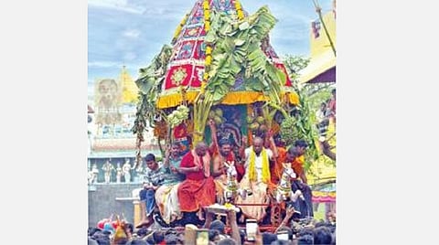 குடியாத்தம் கெங்கையம்மன் கோயில் தேர் திருவிழா நேற்று விமரிசையாக நடைபெற்றது.
