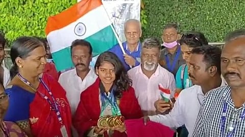 “அரசின் உதவியால் உறுதுணை” - பதக்கங்களுடன் தமிழகம் திரும்பிய ஜெர்லின் அனிகா, பிரித்திவிக்கு உத்வேக வரவேற்பு